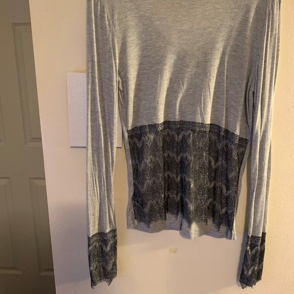 V neck, Top gray with Lace on Sleeves and Lower - Picture 2 of 3